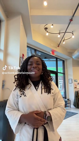 Divertida interacción en Action Karate con Ms Sandi