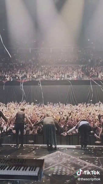 Leeds !! That was the loudest show yet… Friday night done right 🤘🏻 we’ll be back ! #talesfromthescripttour #livemusic #thescript