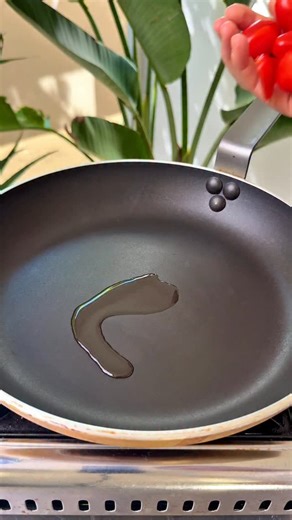 143K views · 8.5K reactions | High protein breakfast in 5 ⏱️ comment ‘recipe’ and I’ll send you a link to where you can find the full written recipe  #highprotein #breakfast #quickbreakfast #easyrecipe #quickmeals #quickrecipes #healthyfood | foodinfivemins | Facebook