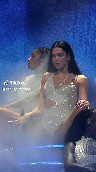 She got a fever #dualipa