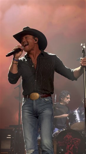 Tim McGraw made his triumphant return to the stage at the Music City Rodeo in Nashville last night! Here’s a clip of him performing “Live Like You Were Dying.” #TimMcGraw #CountryMusic #Country #MusicCityRodeo #Nashville | Music Mayhem