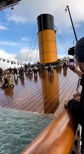 Titanic BTS Horror – Smokestack Collapse on Falling Crowd #Titanic #BTS #BehindTheScenes #MovieSet #Filmmaking #LeonardoDiCaprio #TitanicMovie #HollywoodBTS #VFX #FilmCrew #ReelMagic #TrendingNow #KateWinslet #CinemaLovers #OnSet | Filmmaking BTS