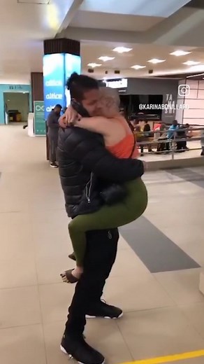 1.6M views · 10K reactions | Tunti te amo mas que a mi vida @shalimdguez no es jueves de #tbt pero quiero decir que cada distancia y cada cosa que nos a pasado no es en vano hijo de mi alma ya estamos más cerca que nunca de volvernos a dar ese abrazo mi bombon de chocolate, gufy aunque me quede poco o mucho en este plano terrenal, Dios no me dejara sin ir lo que me prometio, te amoooooooo #labonillasigue | Karina Bonillard | Facebook