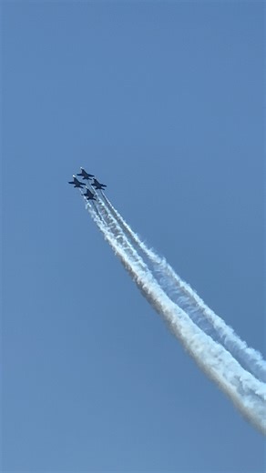 DIAMOND HALF CUBAN EIGHT ON TAKEOFF #blueangel #blueangels #f18 #nasoceana #NASOceanaAirShow #aviation4u #airshow #airshowfan #airplane #aircraft #flying #aviation #avgeek #AmaZing #usa #airshow2023 | Air Show Fan