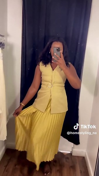 How to Style a Sleeveless Blazer with Pleated Skirts