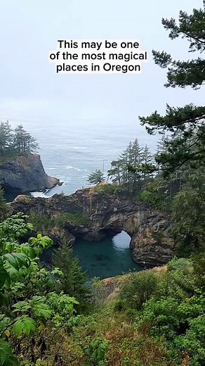 Lost in the enchanting vistas of the Oregon Coast 💙🌊 There's a magic in these views that always leaves me spellbound. This is more than just a place – it's my heart, my haven, my home. 🏡❤️ #OregonCoastLove #ThatOregonLife #Oregon #oregoncoast #ocean #nature | That Oregon Life