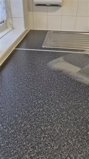 Pack a 4 inch mini with me. These clear carry boxes are the perfect size and give a professional finish 💖 #smallbusiness #caketok #fyp #tiktokshop #mealprep