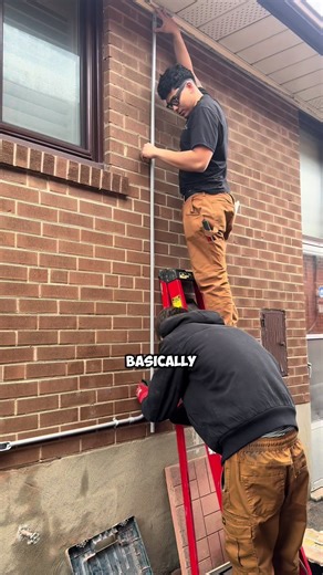 3 electrical mistakes I see homeowners make all the time ⚡ Most people don’t even realize they’re doing these. #electrician #electricianlife #trades #entrepreneur #construction