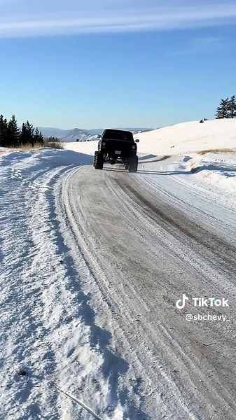 #Squarebody #liftedchevy #k10 #k20 #k30 #chevyoffroad #bowtie #mudtruck #shortboxchevy #superswampers #boggers #liftedchevy #squarebodies #chevrolet #chevymilitia #chevyrunsdeep #intercotires