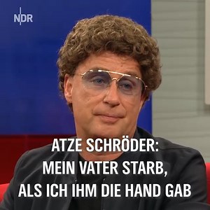 "Gut frisiert gestorben, im Beisein seines Sohnes" - Comedian Atze Schröder hat neulich bei uns erzählt, wie die letzte Begegnung mit seinem Vater für ihn gewesen ist. 📺 https://1.ard.de/Atze_Schroeder | DAS! im NDR Fernsehen