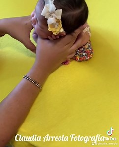 10K reactions · 2.3K shares | Quiero mostrarles brevemente cómo trabajo, a veces no saben cómo son las sesiones, esta pose es una de las más complicadas, se llama la ranita y solo las profesionales las hacemos, además amé los colores!!! #claudiiaarreola #fotografiareciennacido #newbornguadalajara #fotografianewborn #fotografiadeniños #bebe #nacimiento #kidsphotography #guadalajara #baby #fotos #sesionesfotograficas | Claudia Arreola - Fotografía New Born | Facebook