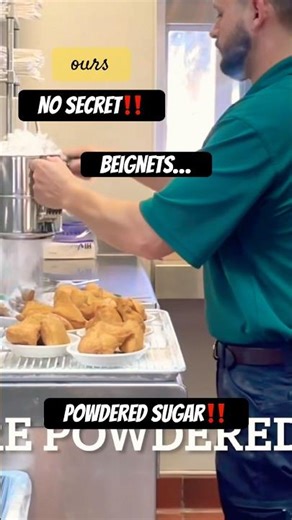 Beignet Magic at Café du Monde. From Dough to Powdered Sugar #cafedumonde #beignets #foodie #shorts