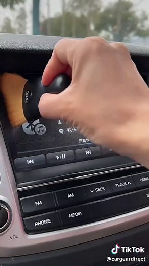 Effortless Car Interior Cleaning with Dusting Brush