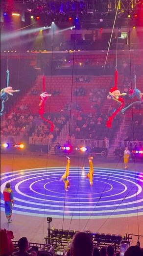 Ringling Opening Aerial Silks & Floor Acrobat Sprint