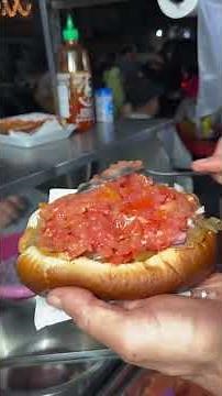 This is how you prepare a hot dog with refried beans and a little mayonnaise 🤤👌