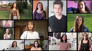 🎸Paráda!👏👏👏Členové ostravského rockového sboru Hladnov Rock Choir ve snaze povzbudit dobrou náladu všem, kterým v této složité době schází, natočili v provizorních podmínkách unikátní video. Legendární skladbu Here Comes the Sun skupiny Beatles nahráli ve svých pokojích, v domácích studiích, na zahradách, i filmařských střižnách.🎤Jejich dvouměsíční úsilí pak pro Českou televizi sestříhal Dan Tyrlík.👍„Projektu se účastnilo celkem 30 zpěváků a rocková kapela - všichni natáčeli z domu v karan