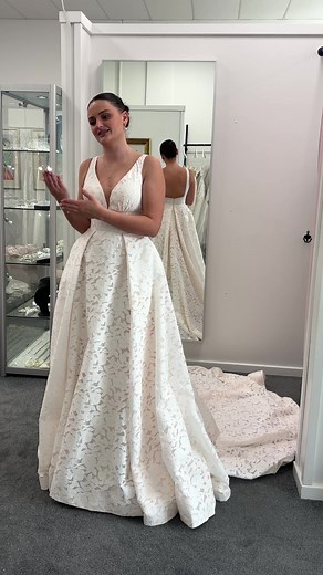 What would you put in your wedding dress pockets? #weddingday #weddingdress @Ellie May