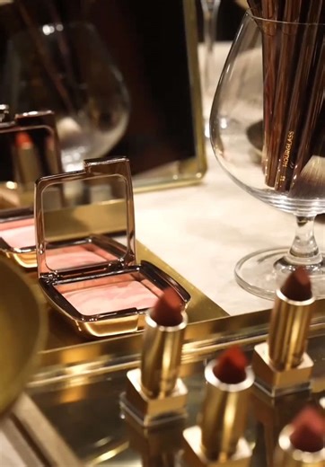 Hourglass Cosmetics Expands to Australia and New Zealand