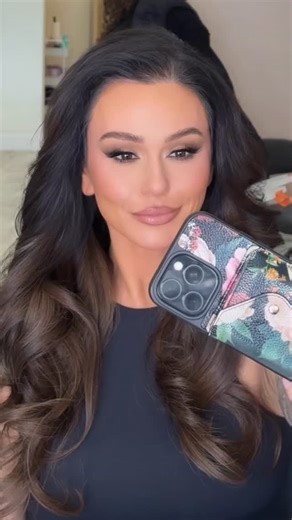 Lauren D’Amelio Ventre | Makeup Artist & Educator on Instagram: "There’s a difference between doing makeup & being an artist.✨ I always teach my students that the goal is never to replicate another artist’s work. It’s to stay rooted in your own artistry. The moment you try to be someone else, you automatically become a second best version of them instead of the best version of you. After 20 years in this industry, I’ve learned a lot of lessons. These three never fail me: 1. Value your time & you