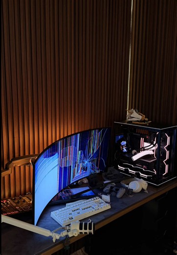 Broke setup🤕 #desksetup #peripherals #techtock #GamingSetup #brokemonitor