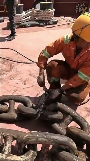 How Do Crews Untangle Massive Ship Anchor Chains at Sea? ⚓