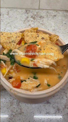Easy taco soup recipe made in the Instant Pot. Cozy, hearty,and perfect for busy nights🌮