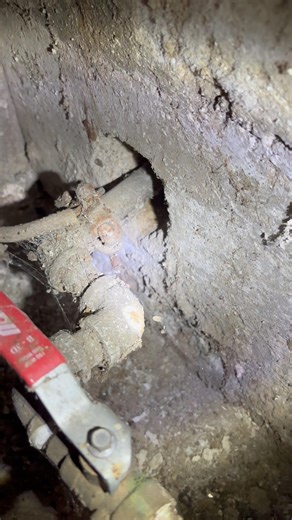 Rusty Water | Galvanized Water Pipes 🚰 #home #inspection #water