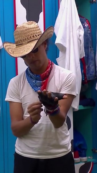 Esto fue lo que pasó entre Azalia y Kevyn #LaGranjaVIP, lunes a viernes a las 8:30 p.m. y domingos a las 8:00 p.m. por #AztecaUno. ⁣⁣🌾 ⁣⁣ #LaGranjaVIPMX, sigue todo el reality 24/7 por Disney  📺