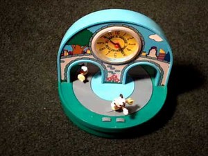 Annimated Talking Clock: Mickey and Minnie Mouse Rollerblade.wmv