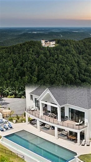 44 Acres — Asheboro, NC A 10,000 sq ft modern estate sitting on the highest peak in Randolph County with horizon views you can’t replicate. Infinity pool. Rooftop deck. Outdoor fireplace. Two kitchens. Home gym. Spa-level primary suite with panoramic windows and a dressing room the size of an apartment. Every bedroom has its own ensuite. Walls of glass pull in sunrise and sunset from every angle. Total privacy, massive scale, and unmatched craftsmanship—one of North Carolina’s most extraordinary