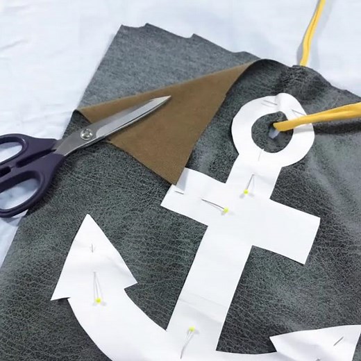 UPCYCLING Herrenhemd wird zum Kissen