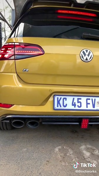 Volkswagen Golf 7.5 R: Stunning Exterior Showcase