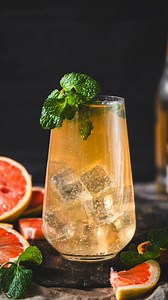 New Year's Eve Cocktail Alert! 🎉✨ Looking for a lively and flavoursome drink to ring in the New Year? Try this Florida Grapefruit and Rosemary Rum Smash. With the perfect balance of juicy grapefruit, spicy ginger beer, and a hint of mint, it’s the ideal party drink to kick off your celebrations🥂 Try increasing the quantities to make a rum punch bowl - perfect for sharing with friends! Visit https://www.floridacitrus.uk/grapefruit/recipes/florida-grapefruit-and-rosemary-rum-smash for the full r