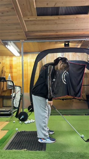 ⛳️ よっちゃんと花虹の日常。 データーと照らし合わせて、 自分の打ちたい球を打ち出していく。 低い球、高い球、カット、ドロー、フェイド。 日々自分のクラブがどう動いて、 どんな入り方をして、 フェイスアングル、パス。 とにかく、学ぶ。探究心。 そして、リテラシーをあげていく。 1番大切にしている部分は、 昔から変わることなくP2。 帰り道を決めるのは、最所の初動。 行き先を決めれば、帰り道も決まる。 信念。 打ち分けてる時のクラブの微妙な動きを 見るのが好きです😚イメトレ8年目（爆笑） #16 #golfswing #golfstagram #golf #golflife #佐々木花虹 #開拓塾 #株式会社ベルテックス #エクステリア101 #スポーツスピリット "TaylorMade" @taylormade_golf_japan @kaitakujuku @okada_ryuma @vertex.inc @bosty_official @dns_athletes @rapsodogolf_jp @iomic_official @aimsgallery.golf @spirit.