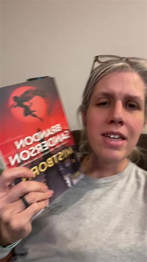 Emocionante inicio con Mistborn de Brandon Sanderson