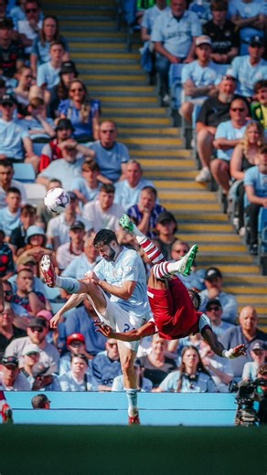 402K views · 10K reactions | Best seat in the house for Mo’s brilliant bicycle kick 朗 | West Ham United | Facebook