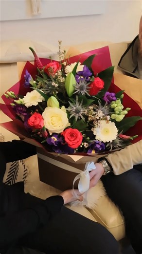 Love is best delivered locally ❤️ With under 2 weeks until Valentine’s Day, there’s no better gift than fresh flowers from a local florist. Why leave romance to the last minute? There is something rather wonderful about being prepared, knowing your grand gesture is already sorted while everyone else is scrambling on the 13th. Ordering your blooms now isn’t just about being organised; it’s about securing the freshest, most stunning blooms from a talented local florist. It means you can relax, sit