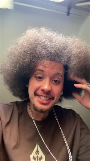 Nós Dois Pelado: Estilo e Autoestima em Funk