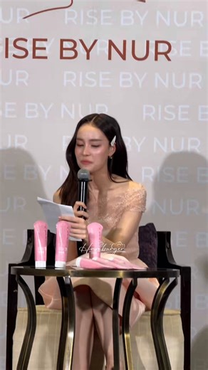 JAYNA EXCLUSIVE WITH RISE BY NUR#JAYNAxRiseByNurThese are tongue twister sentences in Thai. I will tell you one by one.1. Ranong, Rayong, Yala (province in Thailand)/ Ranong, Rayong Lae Ya (Lae ya = and medicine)2. Yak yai lai yak lek, yak lek lai yak yai (A big giant chases a small giant, a small giant chases a big giant)3. Charm kiao kwam chao, charm khao kwam kum (A green bowl is turned over in the morning, a white bowl is turned over in the evening)4. Meuk hok lur moong, moong lur meuk mod (