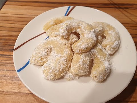 Home made Vanilla Crescents / Almond Crescent Cookies / Vanillekipferl