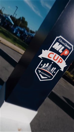 Who’s up for round 2✌️?? The Edward Jones MLP Cup 🏆 presented by @doordash continues! 🙌 Tune in to @pickleballtv 📺 LIVE🔴 now on Grandstand and Showcase Courts! 🏟️ 9:30am CT | Major League Pickleball