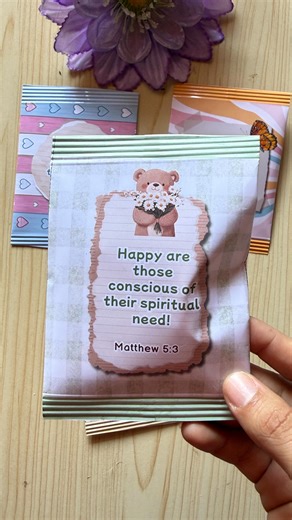 @friendly_shop_jw on Instagram: "Mini Chips Bags with the Year Text 2026. They are 4 different designs that you can use in any event Jw 🥰 🔹🔹 If you want to get them please “Mini Chips Bags” to send you the download link 😊 🖨️🖨️ To print we recommend 115g Glossy photographic paper. This is how the most vibrant and glossy colors are. 🔹🔹 You will get a pdf file with 4 different designs. Link to my digital products store in my profile 🫶☺️ . . . . #jwshop #jwgifts #jw #jworg #jwonly"