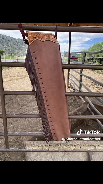 Custom set of shotguns finished up! #3barscustomleather #customleather #madeintheusa #handmade #cowboygear #customchaps #cowboyleggins #ranchpants #customshotguns #