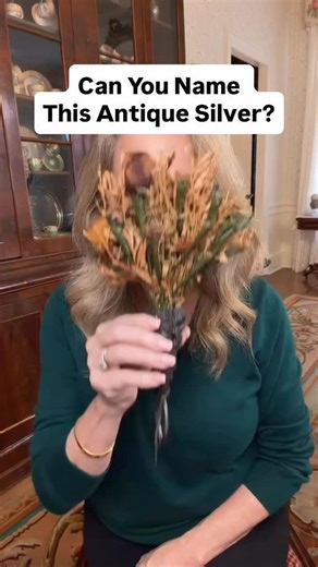 Do you know what this is? 🌸 A Victorian posy holder (also called a tussy mussy). These flowers? From my wedding in 1995. And for years, they kept me from really enjoying the piece—couldn’t polish it, couldn’t see its beauty. So I finally decided… the flowers had to go. Historically, gentlemen gave small bouquets (nosegays), and these elegant holders kept flowers from dripping onto gowns. Some even had a ring so you could wear it while dancing. Even Queen Victoria was painted holding one. Now th