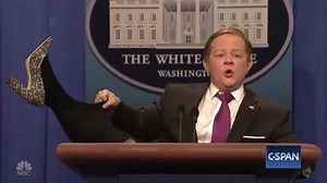 Melissa McCarthy explains how she became Sean Spicer on 'SNL'