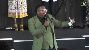 Sedi laka, mponesetse tsela Ke tsamaye Ho lefifi, hape ho sebaka Ntsamaise Ha o le teng, ha ke batle tsebo Ya ntho tsohle, wena o ntekane | House of Praise Ministries Intl
