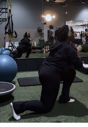 Lower Body Core Day 🦵🏾🔥 WARM-UP (not shown): • Bodyweight squats • Walking lunges WORKOUT: • Sumo squats • Reverse lunge into squat • Leg press • Lying leg curls CORE: • Overhead standing marches • Plank - 45 sec CARDIO FINISHER: • 10–15 min incline walk Build strength first. Everything else follows. #gymtok #motivation #fitness