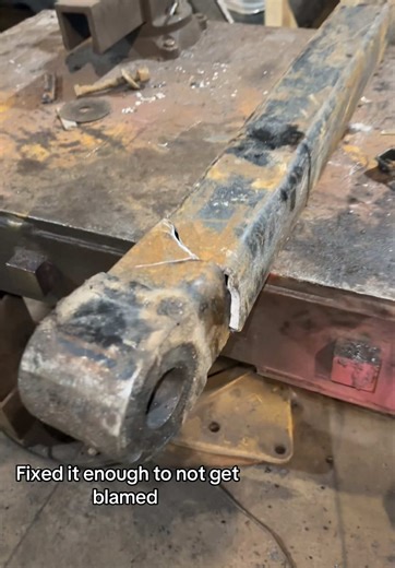 mechanical grapple stiff arm crack weld repair. the operators are tough on their equipment #welder #bluecollar #fyp #relatable #iykyk