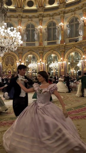 Il existe encore des heures où la beauté n’est pas une métaphore ✨💃🏻💫