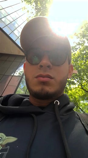 Videos de mr.jmonkey (@mr.jmonkey) con “sonido original - Lara abril 🐈‍⬛💋”